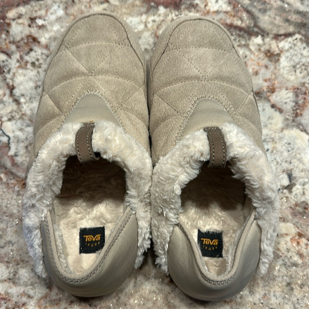 Teva ReEmber Tan Plush slip-on shoes size 11